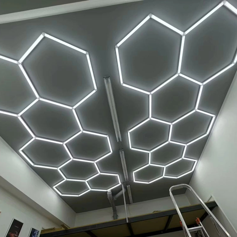 Instalación de luces hexagonales