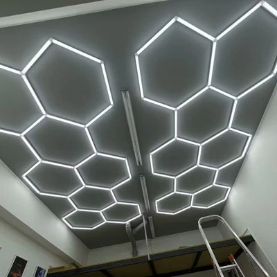 Instalación de luces hexagonales